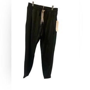 19. NWT Vuori performance joggers - long BLACK HEATHER Size S